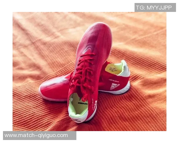 阿迪足球鞋价格解析及各款式推荐让你轻松选择适合的鞋款